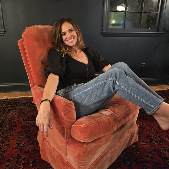 Meet your Posher, Amanda - Picture 1 of 1